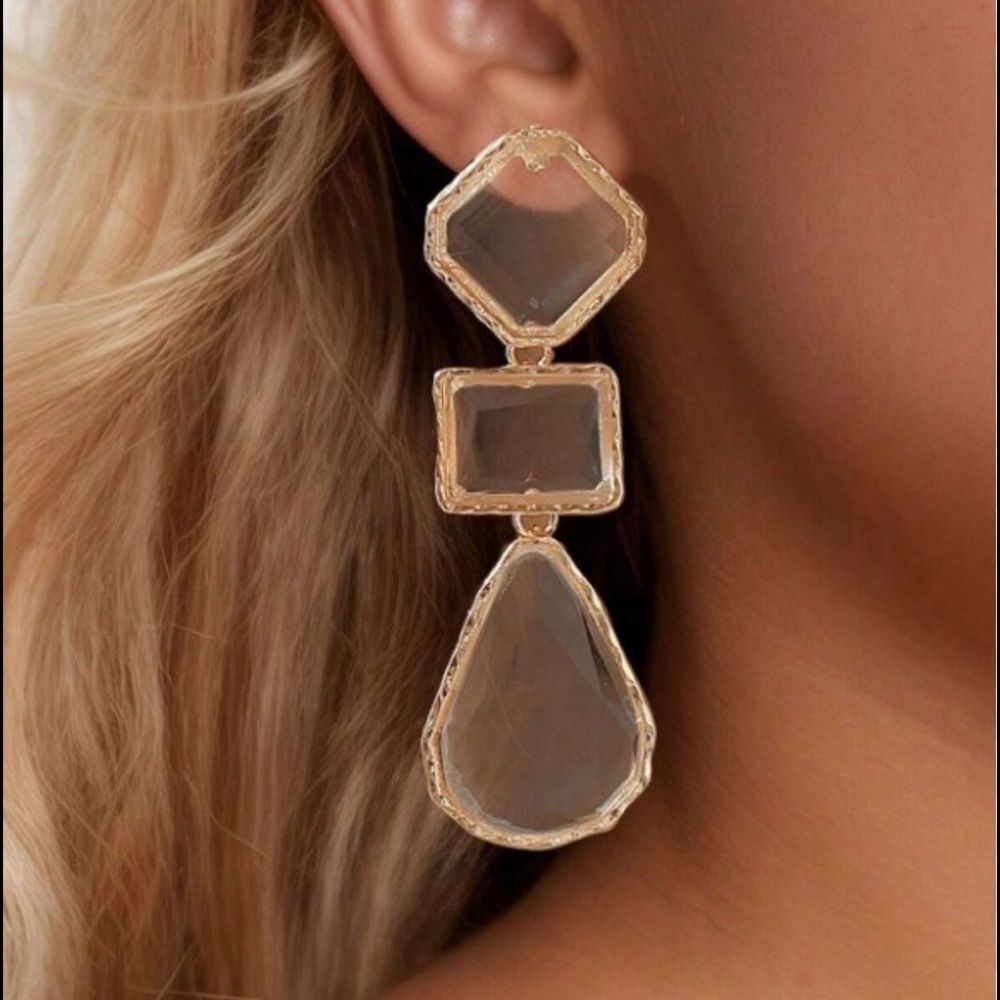 Clear earring drop A146